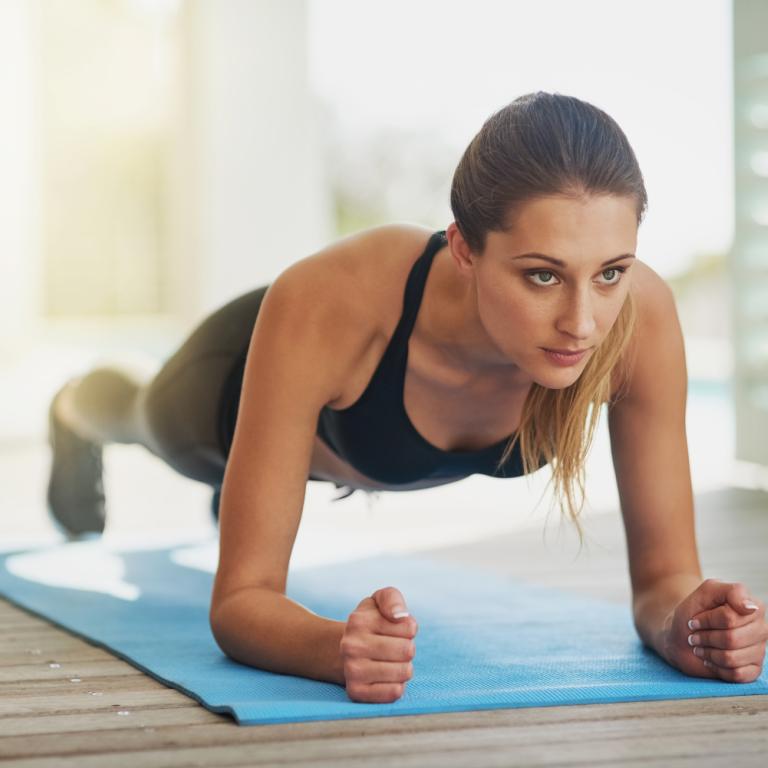 Άσκηση «σανίδα»/Φωτογραφία: Shutterstock