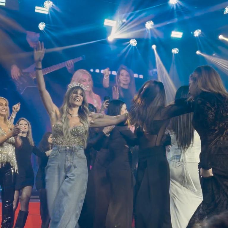 Αθηνά Οικονομάκου: Bridal vibes στη σκηνή του Έναστρον