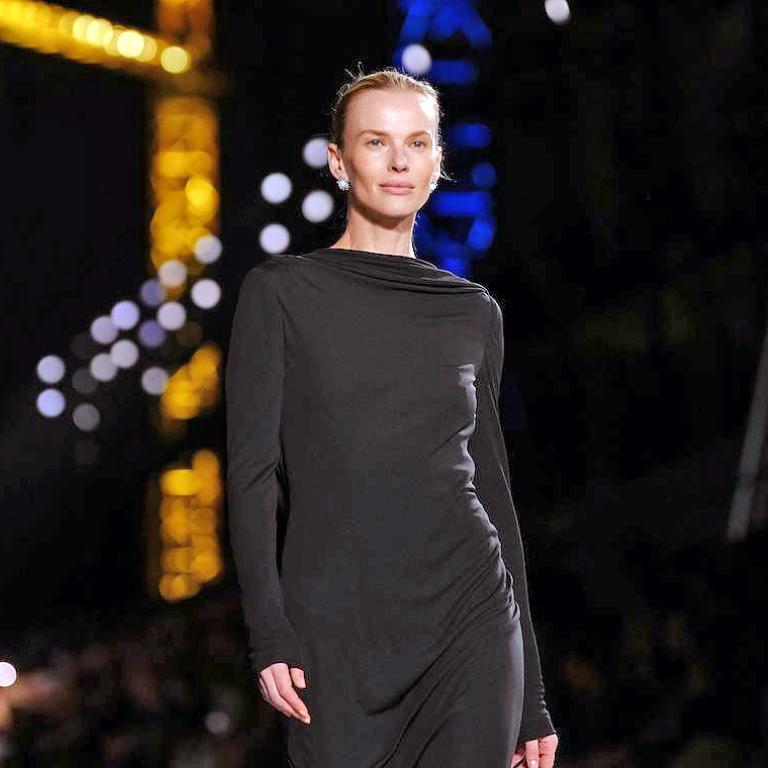 Μοντέλο στο show Chanel Show Fall - Winter 2026 / 2027 στην εβδομάδα μόδας του Παρισιού