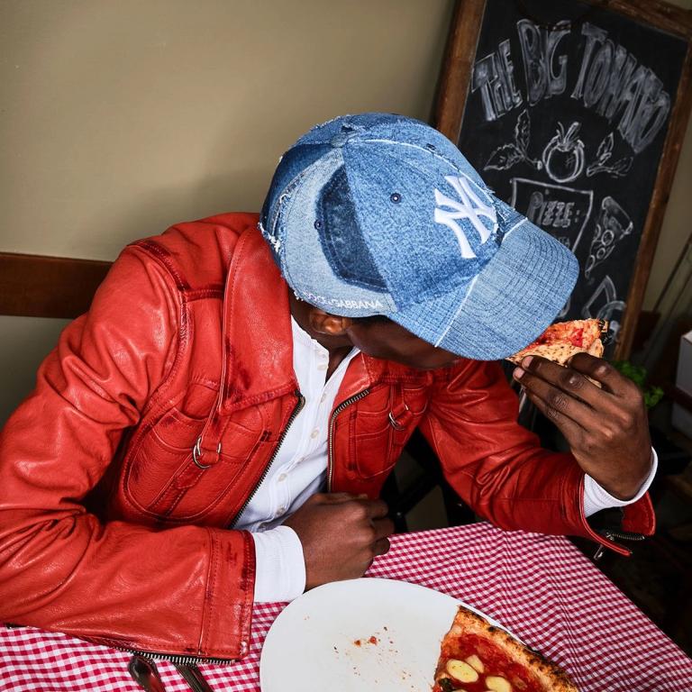 Dolce & Gabbana x ’47: Η συνεργασία που επαναφέρει τα baseball καπέλα -Οι επιλογές που αξίζει να δείτε