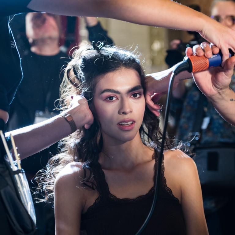 Hair perfume: Το προϊόν που χαρίζει άρωμα και φρεσκάδα στα μαλλιά όλη μέρα