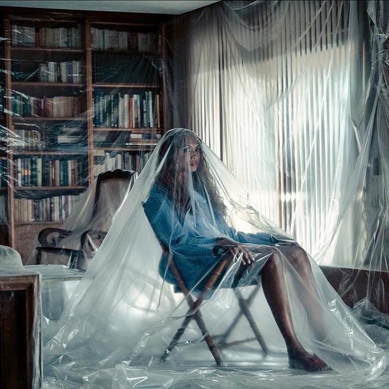 Η Imany λίγο πριν ανέβει στη σκηνή της Αθήνας: «Η αλληλεγγύη είναι το μόνο που θα μας σώσει»