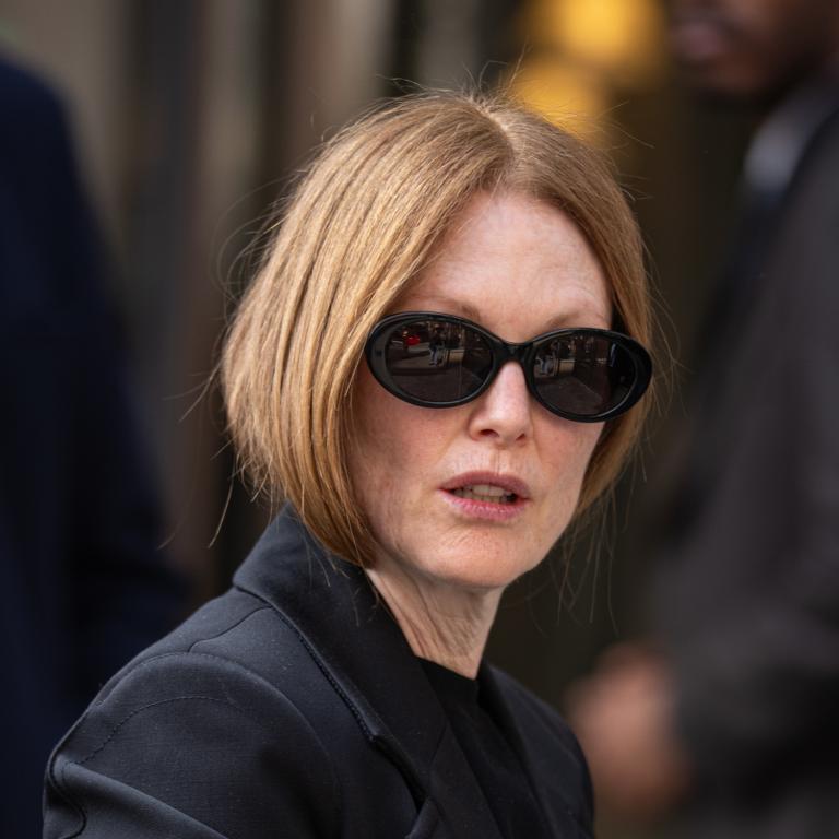 Μακιγιάζ μετά τα 60: Οι 7 συμβουλές που ανανεώνουν την εμφάνιση στη στιγμή