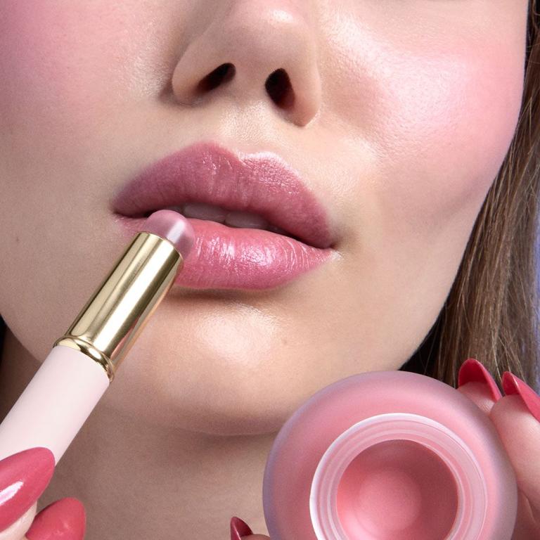 μοντέλο του οίκου καλλυντικών Kiko Milano