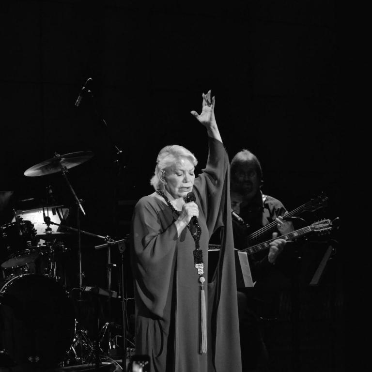 Η άγνωστη ιστορία πίσω από το «Οι άντρες δεν κλαίνε» της Μαρινέλλας