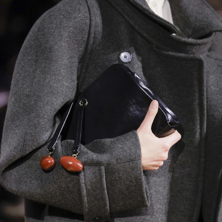 Εβδομάδα Μόδας Παρισιού: Η τάση «no manicure» που κυριάρχησε στις πασαρέλες