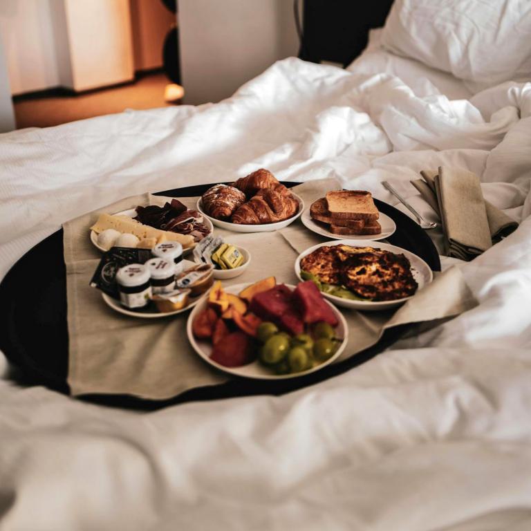 Θέλετε να κάψετε λίπος; Τα 5 σνακ που μπορείτε να φάτε πριν τον ύπνο