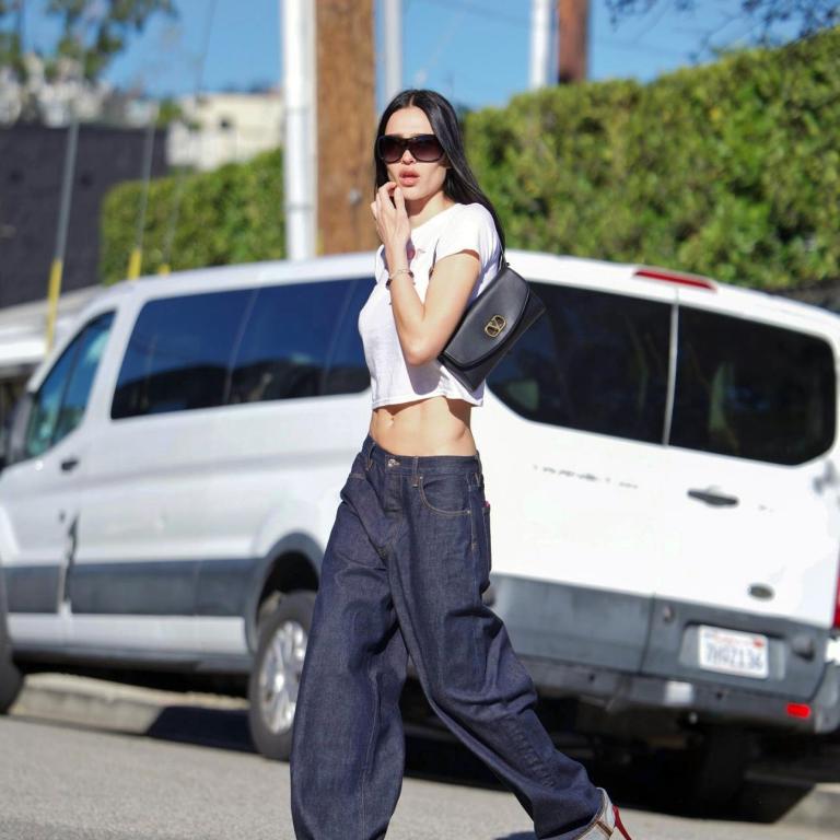 τζιν και μπλουζες αναλογα τον σωματοτυπο