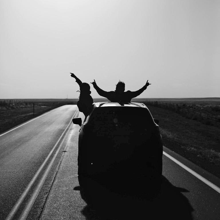 Άτομα που ταξιδεύουν