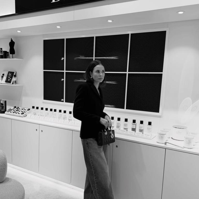 ΜΑΥΡΟ ΣΑΚΑΚΙ ΚΑΙ ΤΖΙΝ ΠΑΝΤΕΛΟΝΙ 