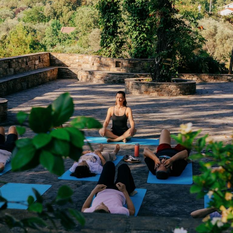 Η Μαρία Παμπουκίδη με τάξη face yoga στην Ικαρία 