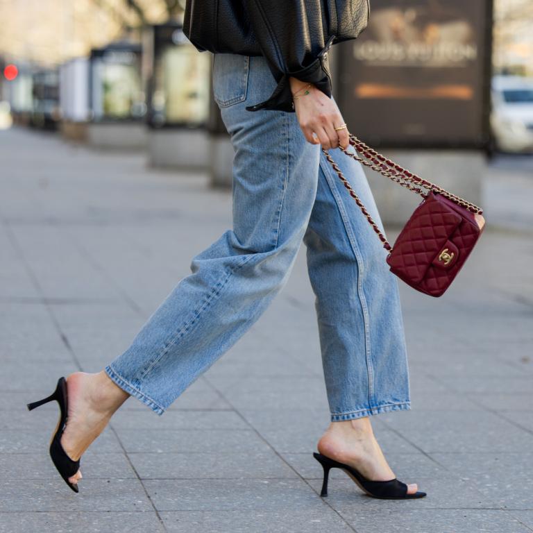 Πώς να συνδυάσετε τα cropped jeans για το γραφείο, το ταξίδι ή το Σαββατοκύριακο