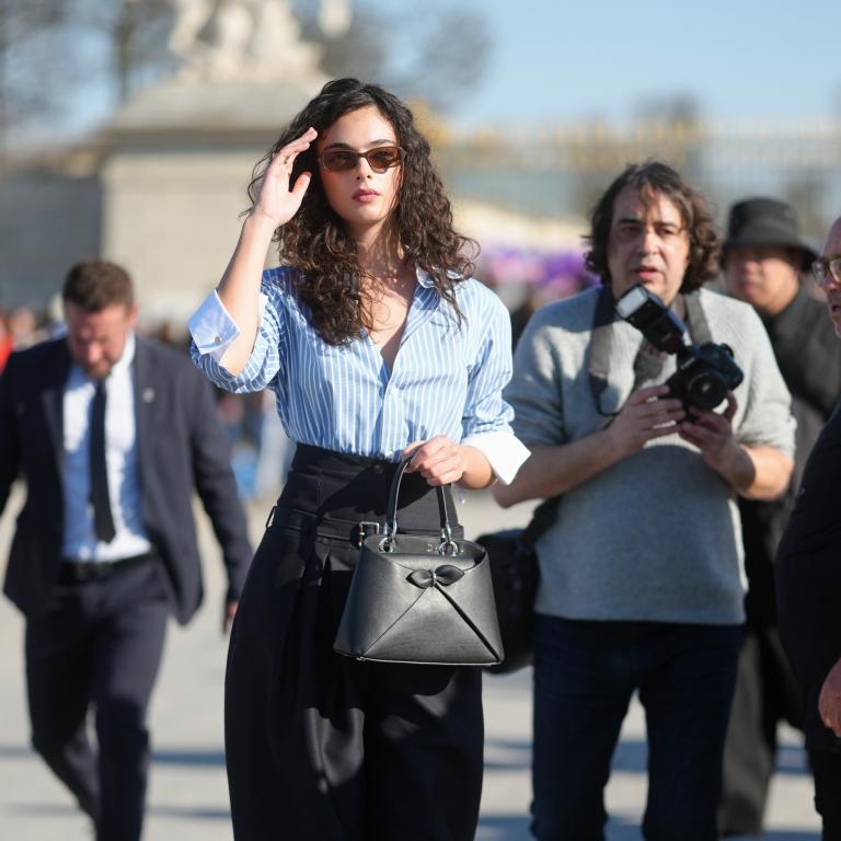 Το πιο safe κομμάτι γίνεται statement: Το πουκάμισο της σεζόν έρχεται σε χρώμα