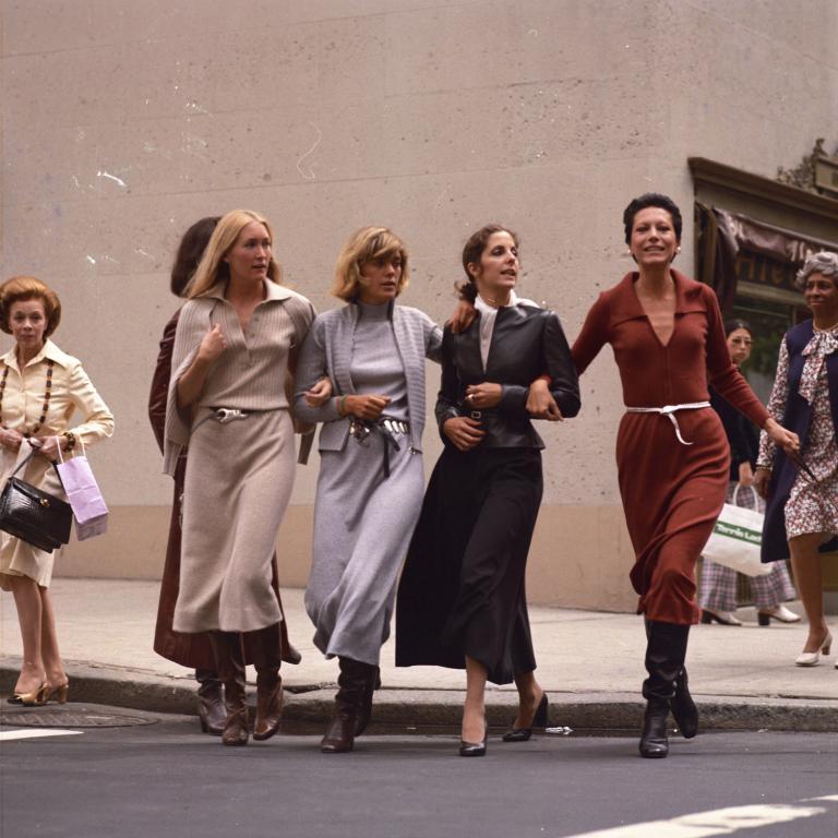 Τέλος οι μπαλαρίνες: Αυτό είναι το παπούτσι της άνοιξης που υπόσχεται καλύτερη στάση σώματος