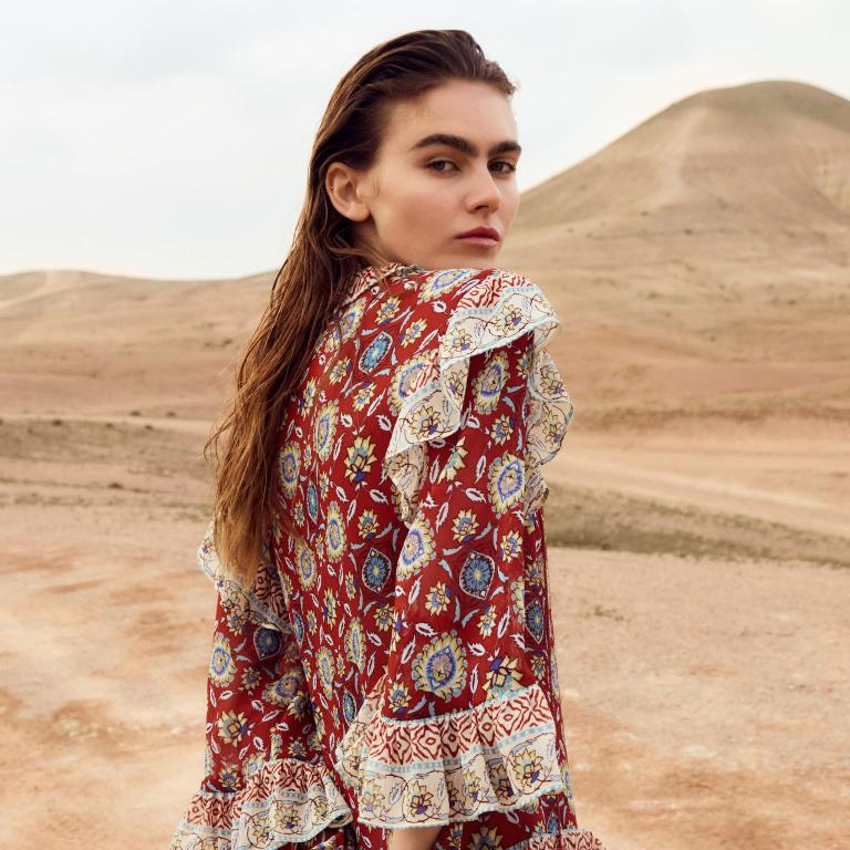 εμπριμε φορεματα με βολαν 