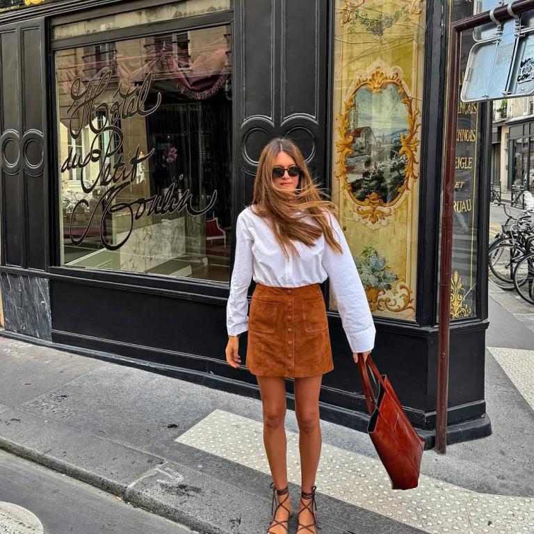 ΚΟΠΕΛΑ ΜΕ ΛΕΥΚΟ ΠΟΥΚΑΜΙΣΟ ΚΑΙ ΣΟΥΕΝΤ ΦΟΥΣΤΑ