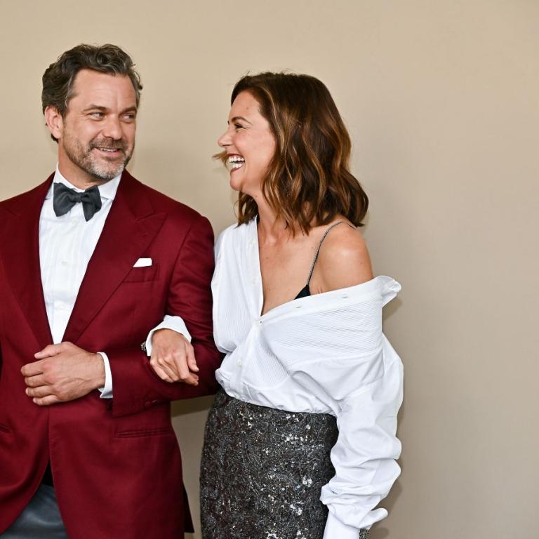 Τζόσουα Τζάκσον και Κέιτι Χολμς στο κόκκινο χαλί 