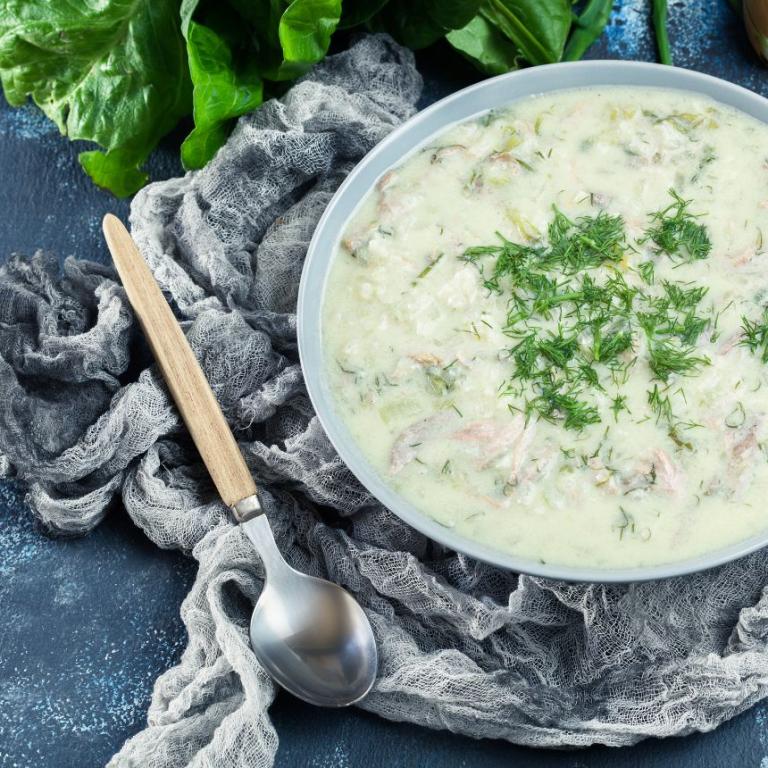 μαγειρίτσα σε πιάτο για την Ανάσταση