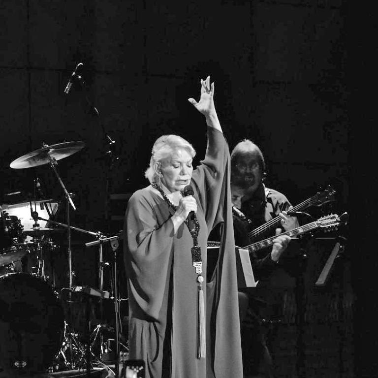 Η άγνωστη ιστορία πίσω από το «Οι άντρες δεν κλαίνε» της Μαρινέλλας