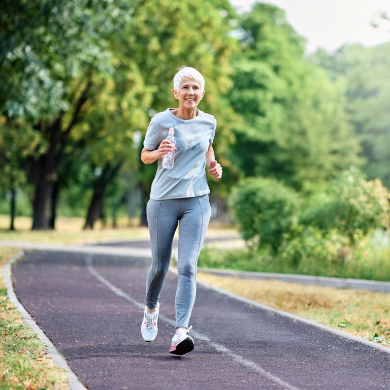 Ούτε τρέξιμο ούτε ποδήλατο: Η καλύτερη άσκηση για να αυξήσετε τη ροή του αίματος και να ενισχύσετε την καρδιά