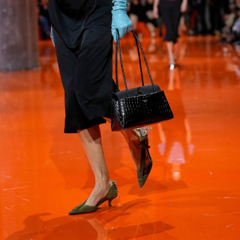  Από Prada μέχρι γαλλικό καρό: Οι 5 τάσεις στις φούστες που θα δείτε παντού