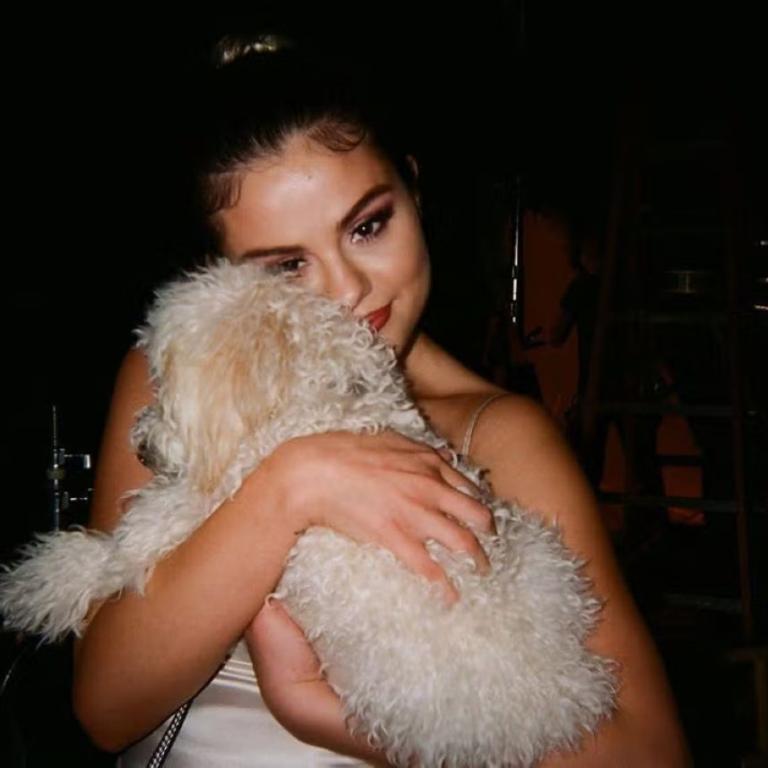 H Σελίνα Γκόμεζ με το κατοικίδιο της Γουίνι