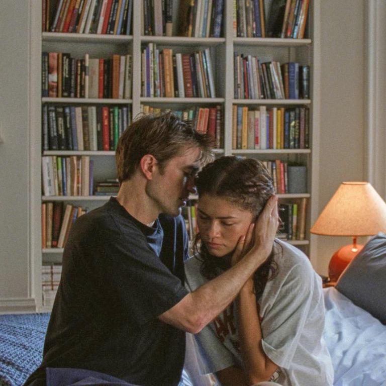 Ρόμπερτ Πάτινσον και Ζεντάγια σε σκηνή από τη ταινία « The Drama»