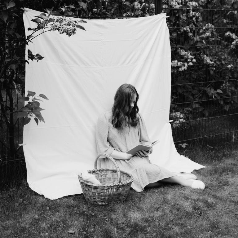 γυναίκα διαβάζει