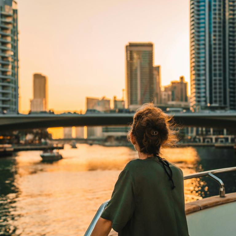 Γυναίκα που ατενίζει 