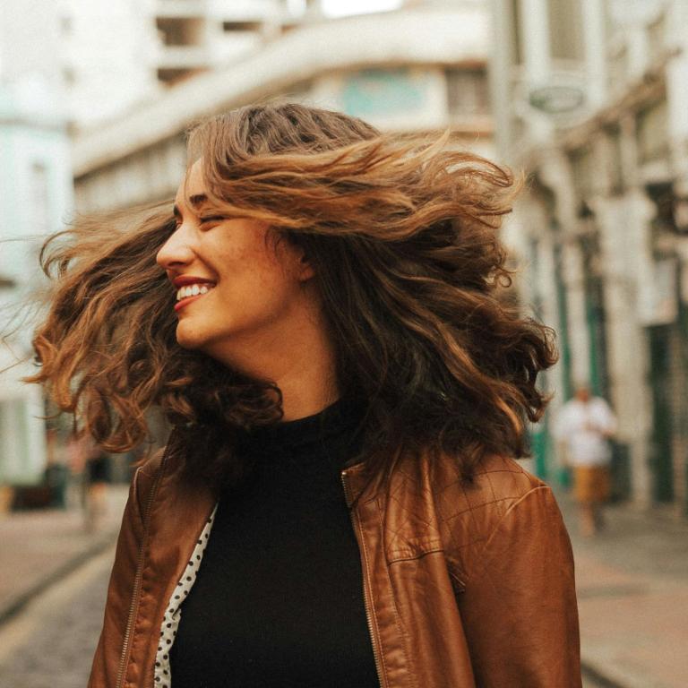 Χαρούμενη γυναίκα 