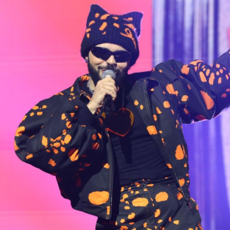 Ο Ακύλας τραγουδάει στη Eurovision