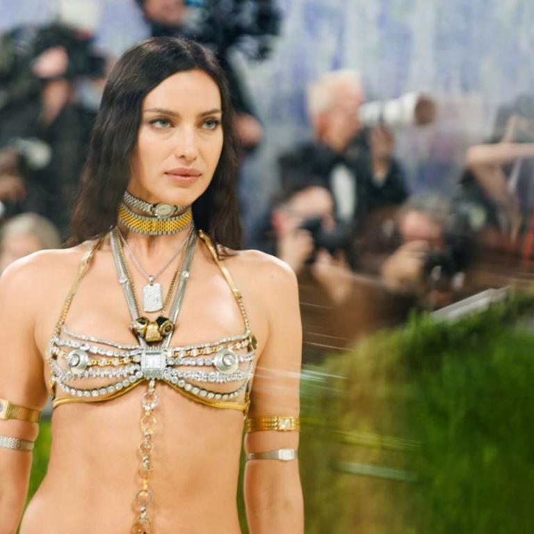 H Ιρίνα Σάγιακ στο Met Gala 2026 