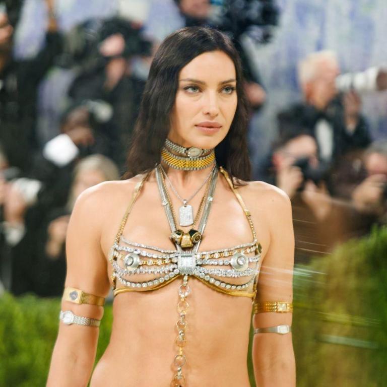 Η Ιρίνα Σάγιακ στο Met Gala 2026