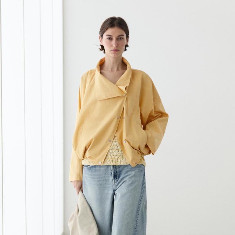Το bomber jacekt από τα Massimo Dutti 