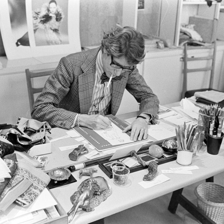 Yves Saint Laurent: Ο σχεδιαστής που μετέτρεψε την τέχνη σε μόδα