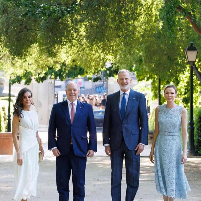 Βασίλισσα Λετίθια, πρίγκιπας Αλβέρτος, βασιλιάς Φελίπε, πριγκίπισσα Σαρλίν μαζί στην Ισπανία