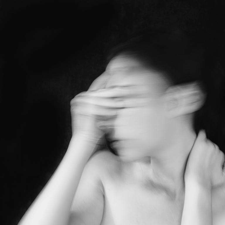 Γιατί πανικοβαλλόμαστε όταν κάποιος δεν απαντά στο μήνυμά μας -Τι λέει ψυχολόγος