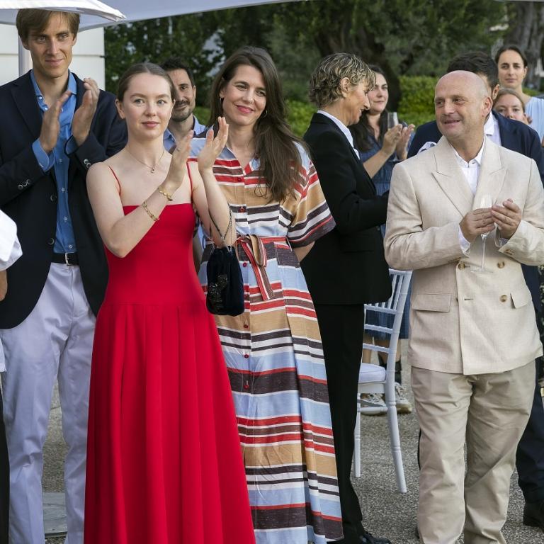 Η Καρολίνα του Μονακό με τις κόρες της Αλεξάνδρα του Ανόβερου και Σαρλότ Κασιράγκι/ Getty/ Ideal Image 