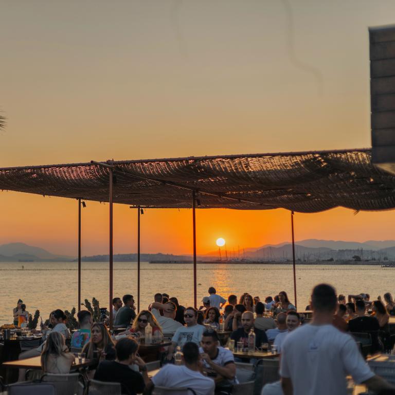 Ξενύχτι στην καλοκαιρινή Αθήνα: 5 μαγαζιά για να διασκεδάσετε ως αργά