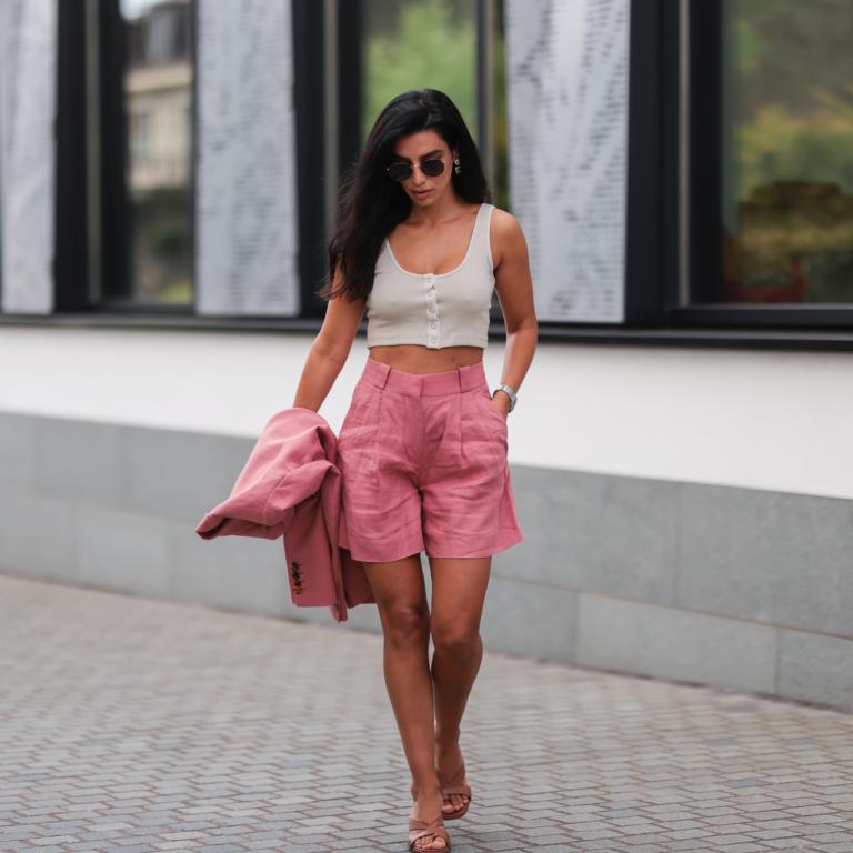 Το dress code του καύσωνα: Τι φοράμε όταν η θερμοκρασία χτυπά κόκκινο