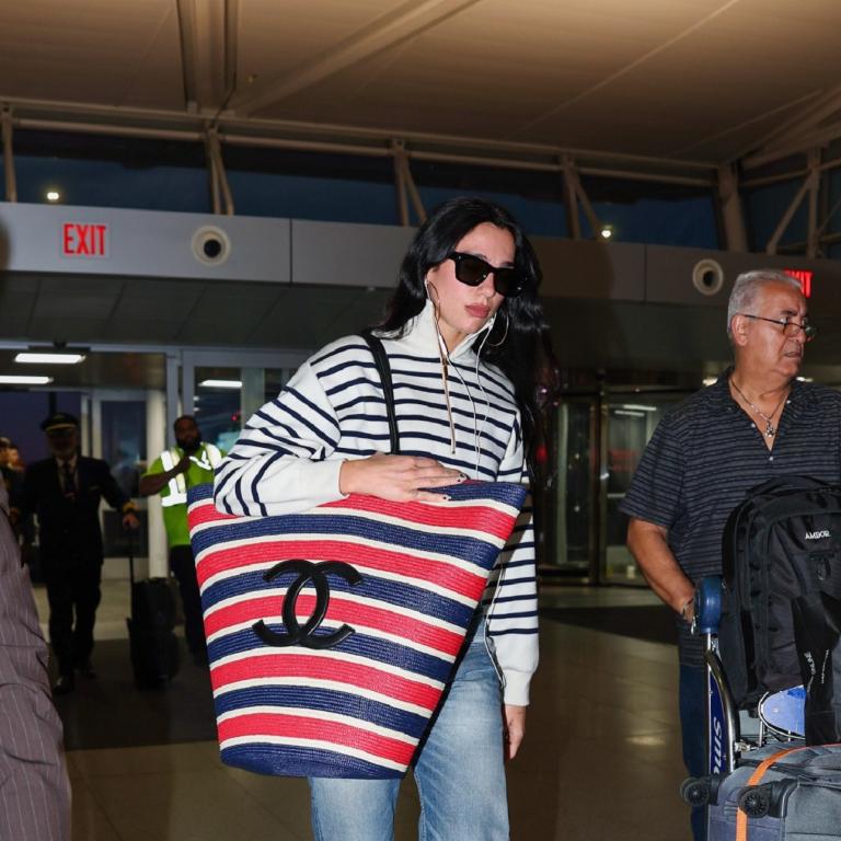 Η Dua Lipa στο αεροδρόμιο JFK /Φωτογραφία: profimedia