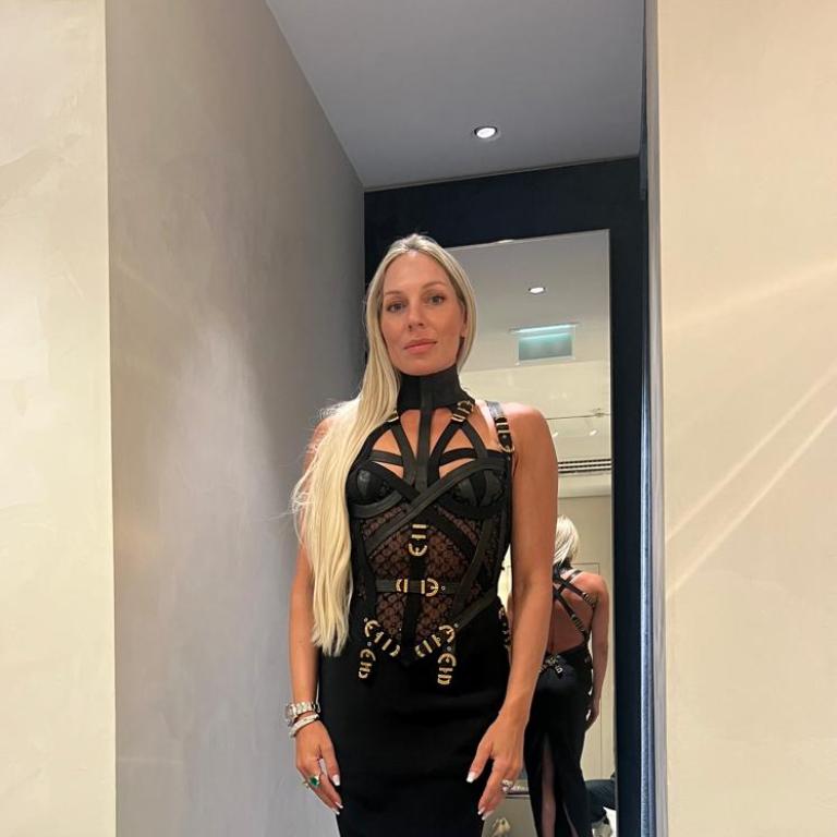 Το θρυλικό Versace των ’90s που φόρεσε και η Ροή Δανάλη Αποστολοπούλου
