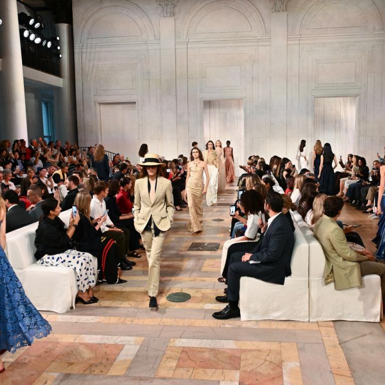 κοριτσια στην πασαρελα του ralph lauren 