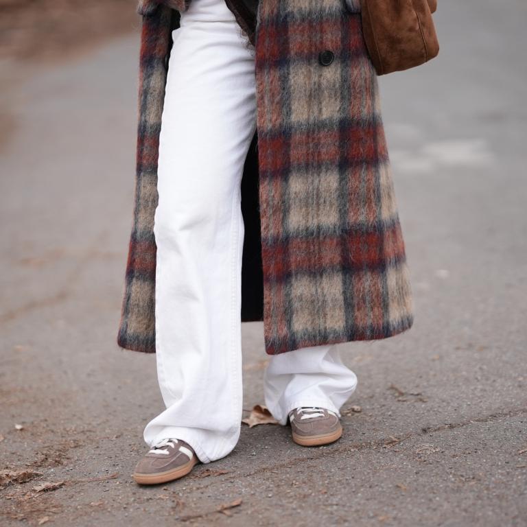 Τα sneakers του φθινοπώρου είναι suede -Το trend που θα μπει πρώτο στη wishlist σας