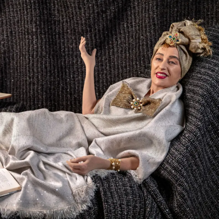 Η Cindy Sherman μεταμορφώνεται με δημιουργίες Chanel -Τα εντυπωσιακά πορτρέτα που παρουσιάζει στο Λονδίνο