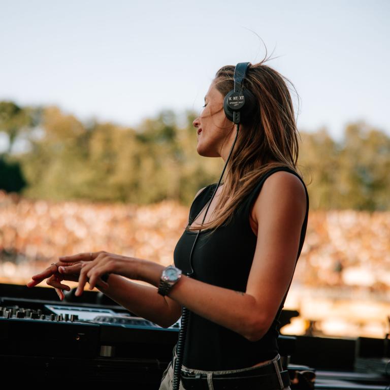 Η TUDOR υποδέχεται τη Charlotte de Witte -Η διάσημη DJ ενώνει τις δυνάμεις της με τον ελβετικό οίκο ρολογιών