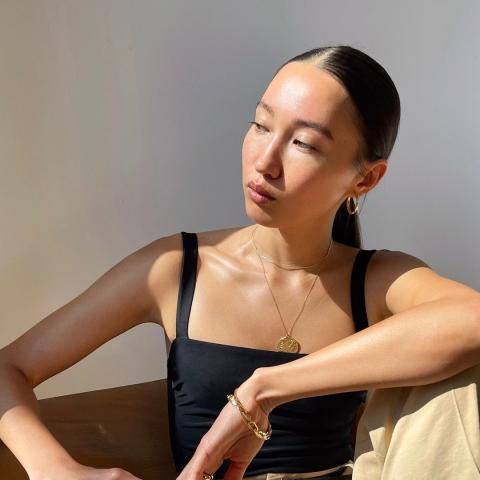 Model, natural makeup