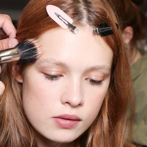 5 ελαφριά foundation για την εποχή, που κοστίζουν λιγότερο από 30 ευρώ