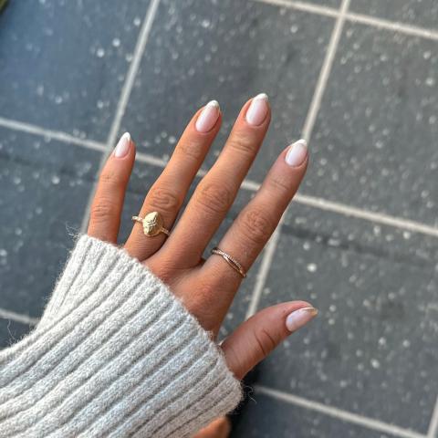 Νύχια σε σχήμα αμυγδάλου