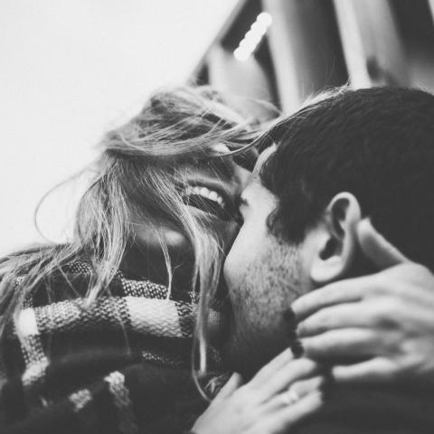 Γιατί κάποιοι αποφεύγουν τις αγκαλιές